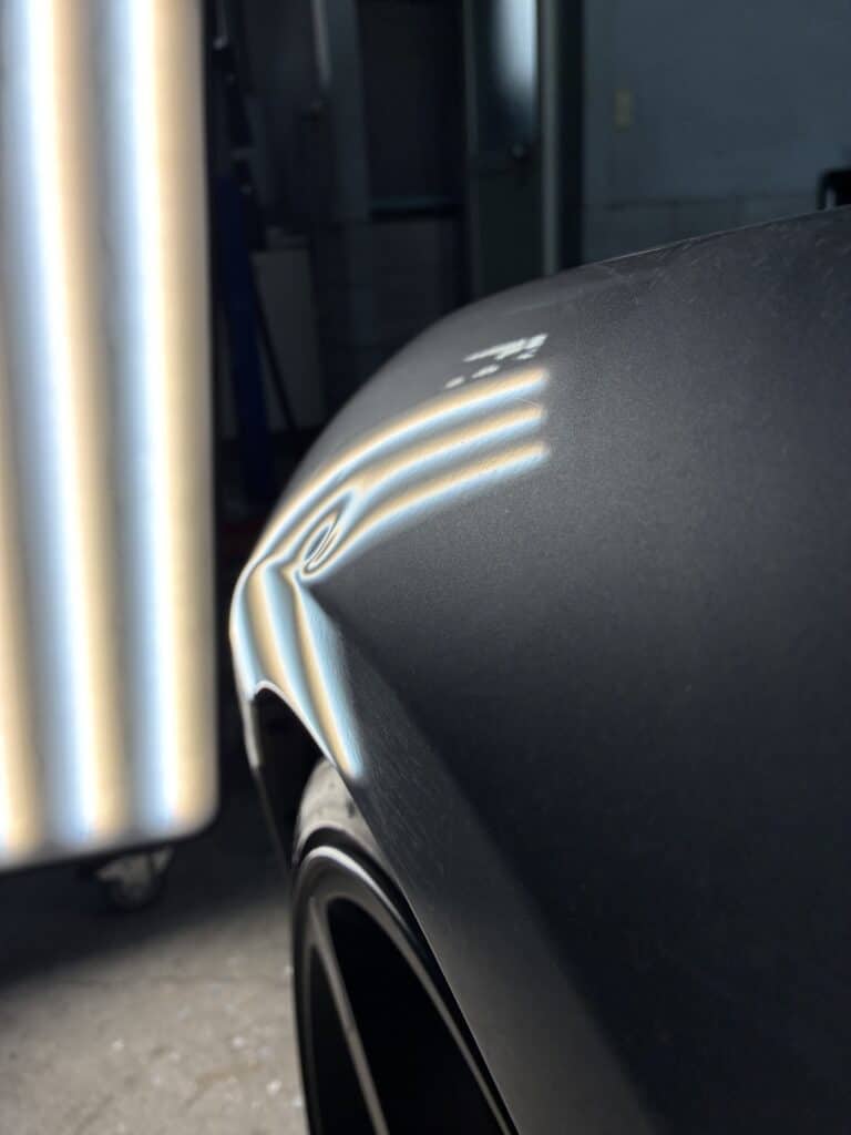 デントリペアでヘコミを修理する前の状態