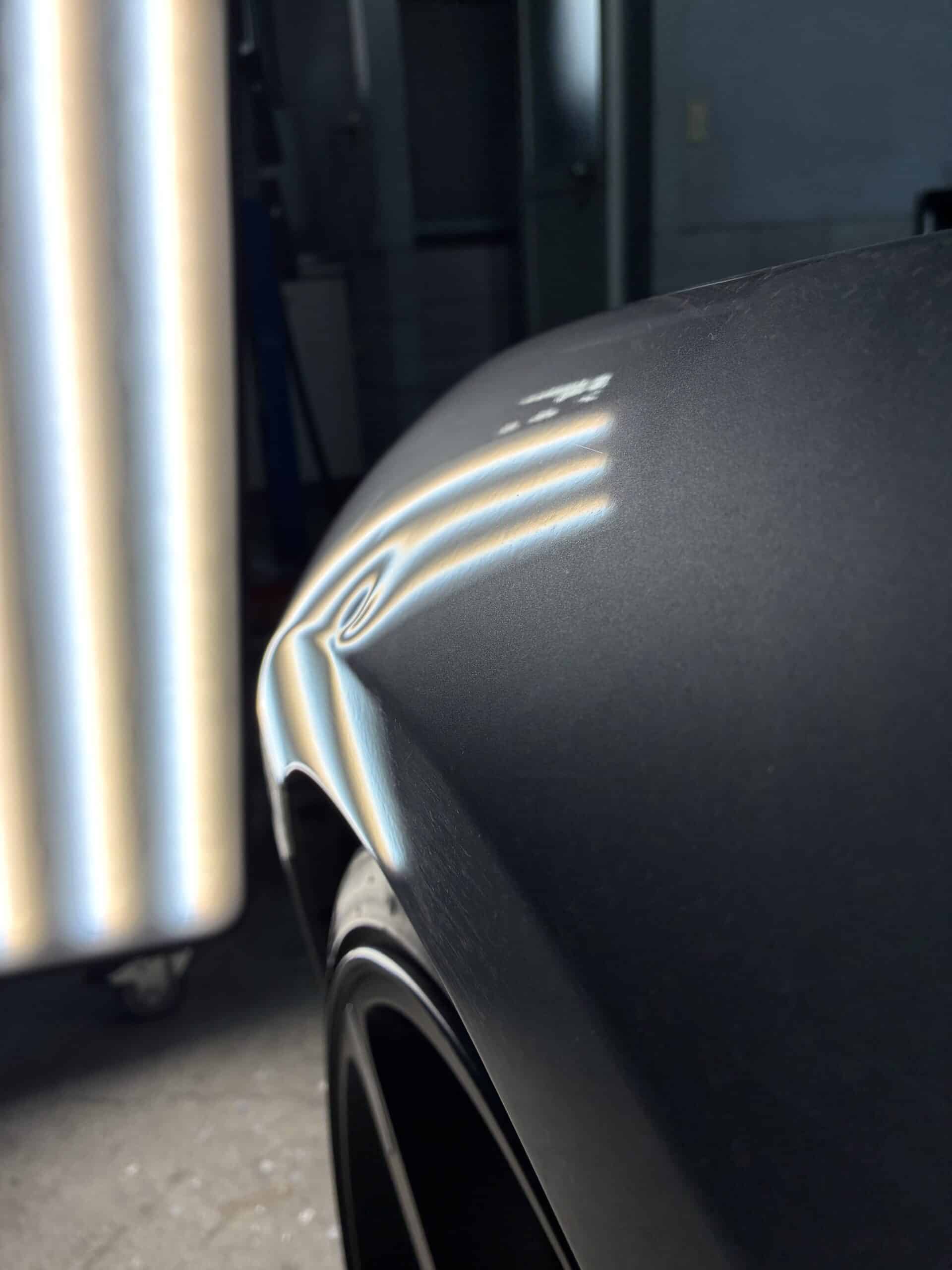 デントリペアでヘコミを修理する前の状態