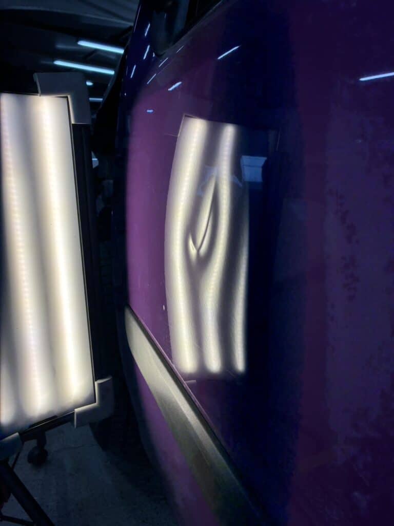 デントリペアでヘコミを修理する前の状態